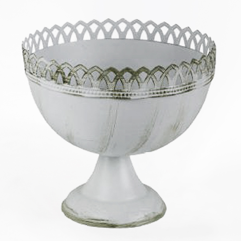 Ta&ccedil;a em zinco com p&eacute; alto a cor creme - 20x20cm